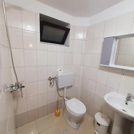 Hasler Rooms Golem (Tirana)